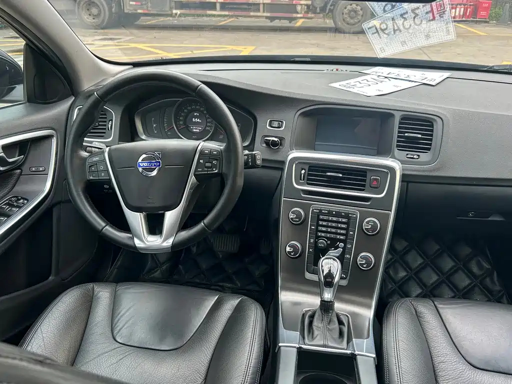 VOLVO V60 2013