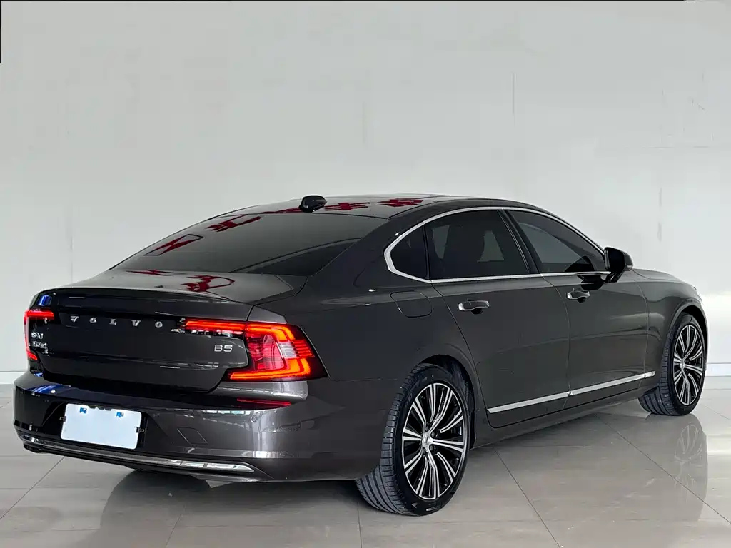 VOLVO S90 2023