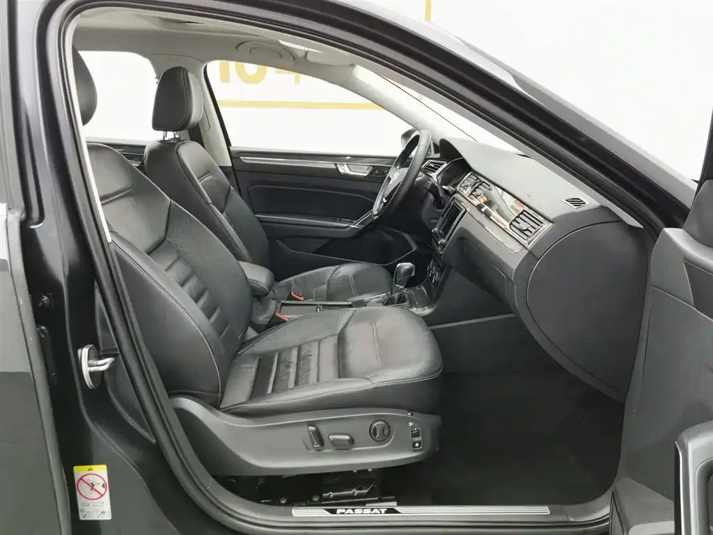 VOLKSWAGEN PASSAT 2017