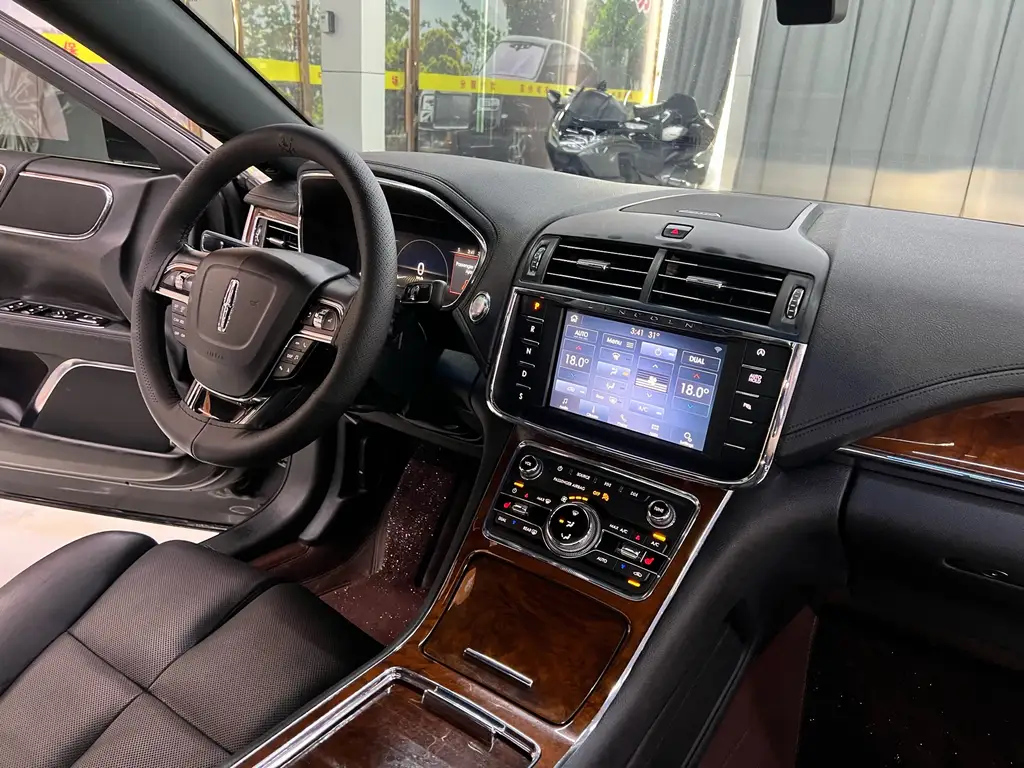 LINCOLN CONTINENTAL 2019