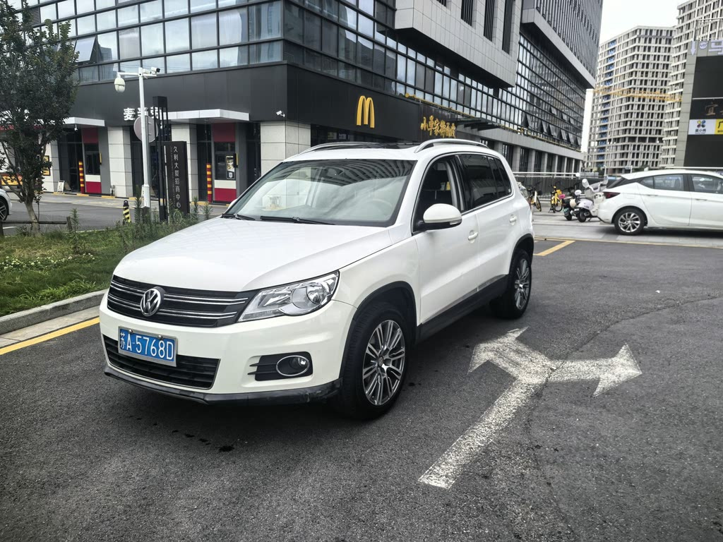 VOLKSWAGEN TIGUAN 2012