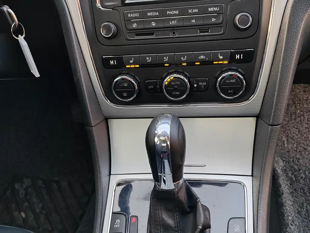 VOLKSWAGEN PASSAT 2015