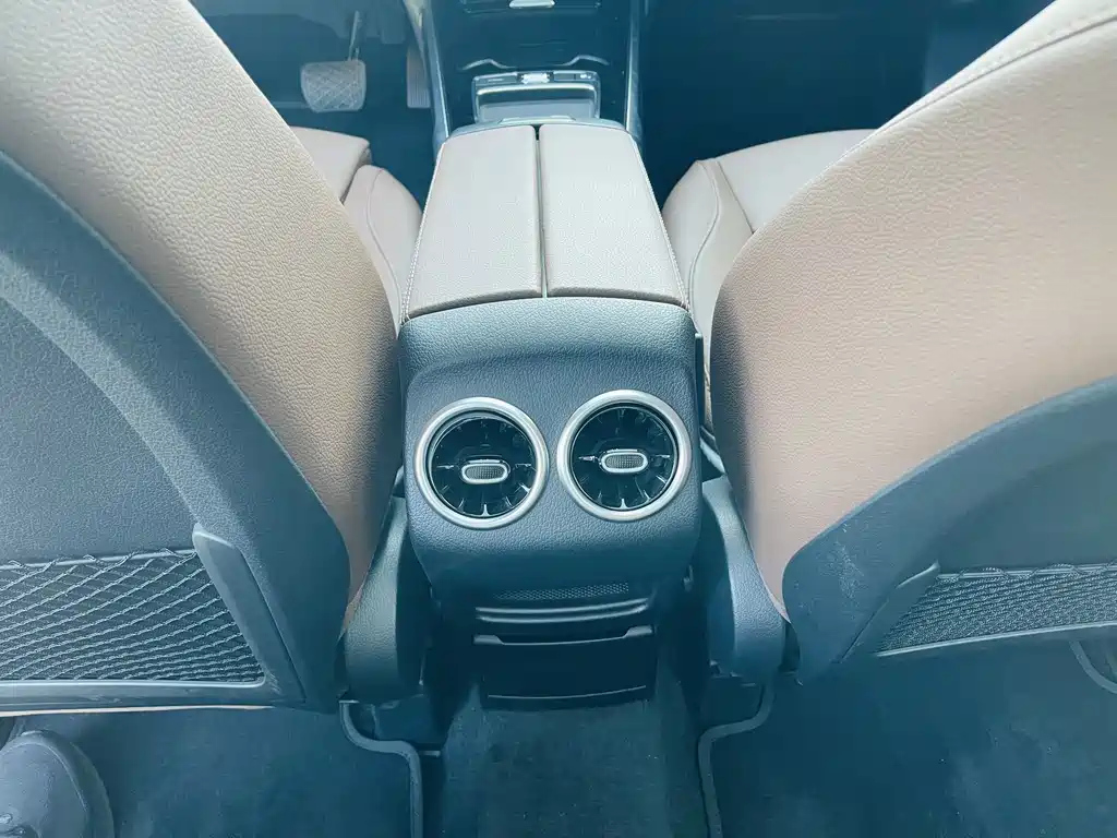 MERCEDES BENZ GLB 2024