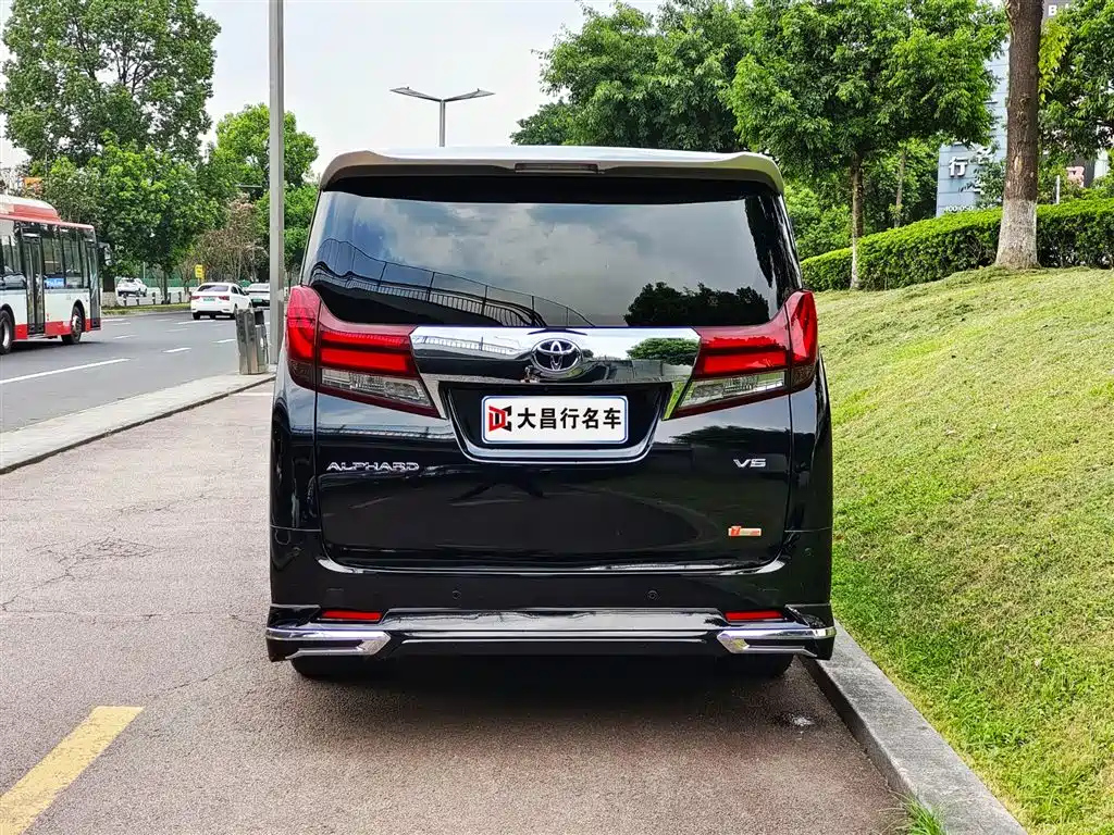 TOYOTA ALPHARD 2018