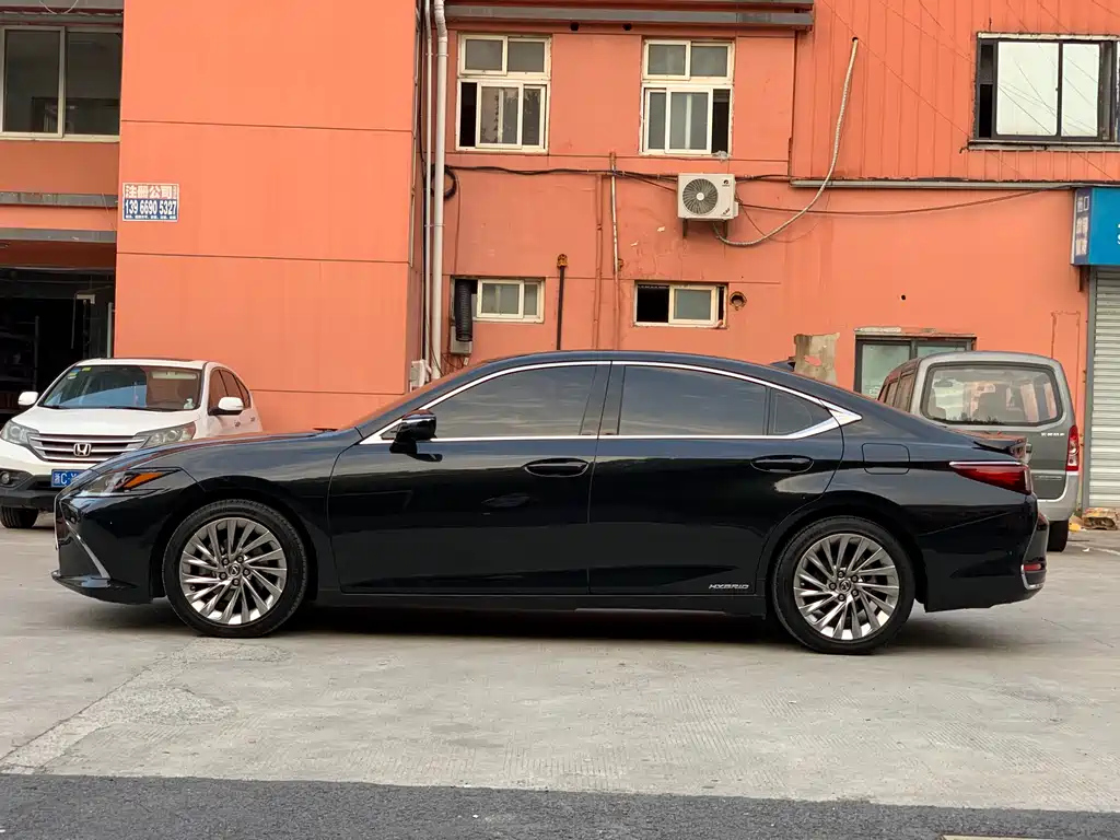 LEXUS ES 2018