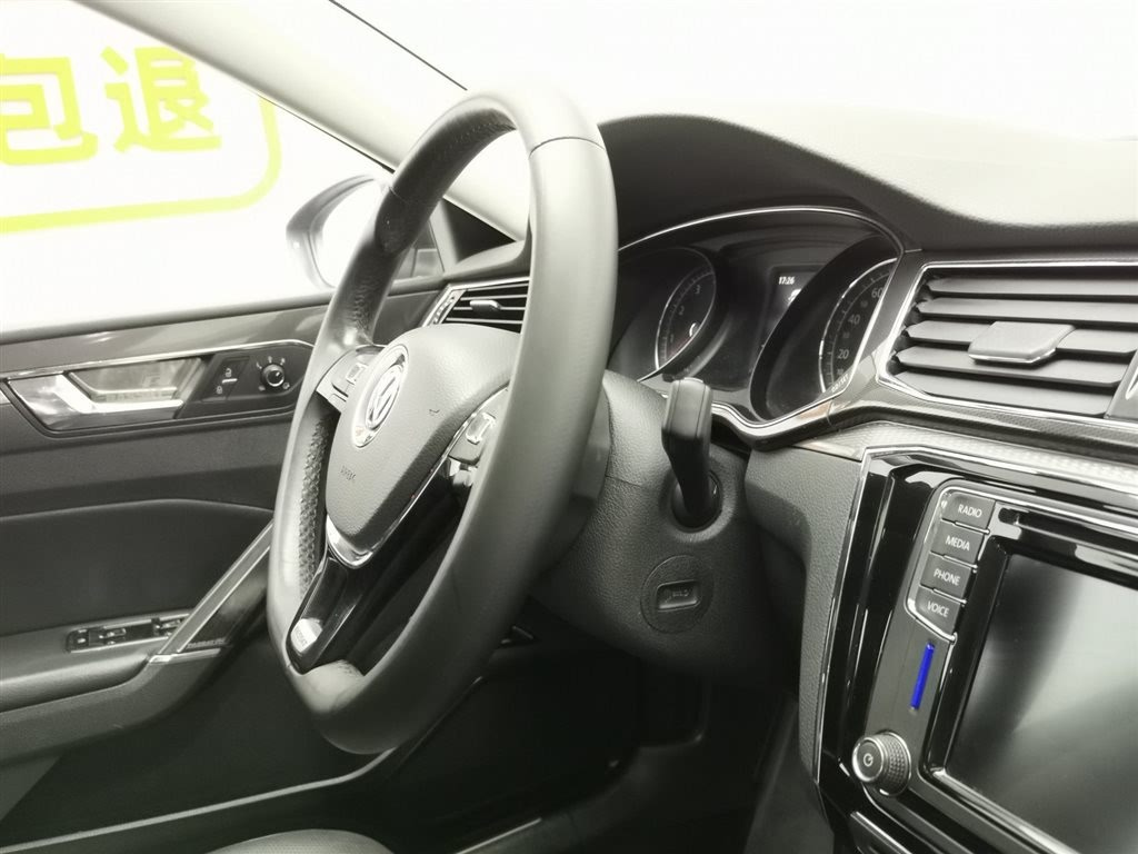 VOLKSWAGEN PASSAT 2017