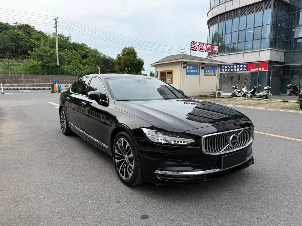 VOLVO S90 2023
