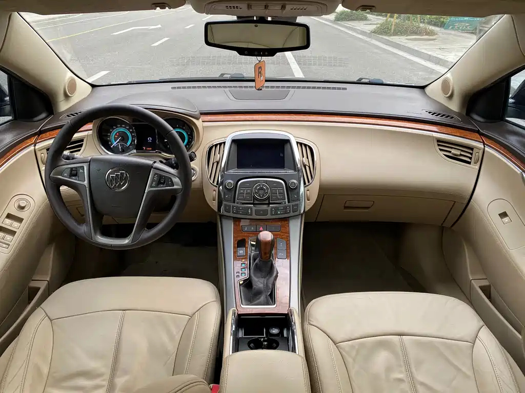 BUICK LACROSSE 2011