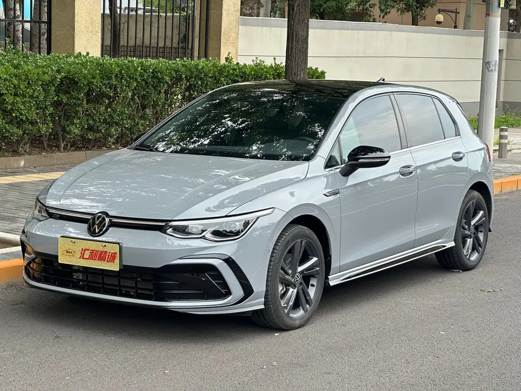 VOLKSWAGEN GOLF 2024