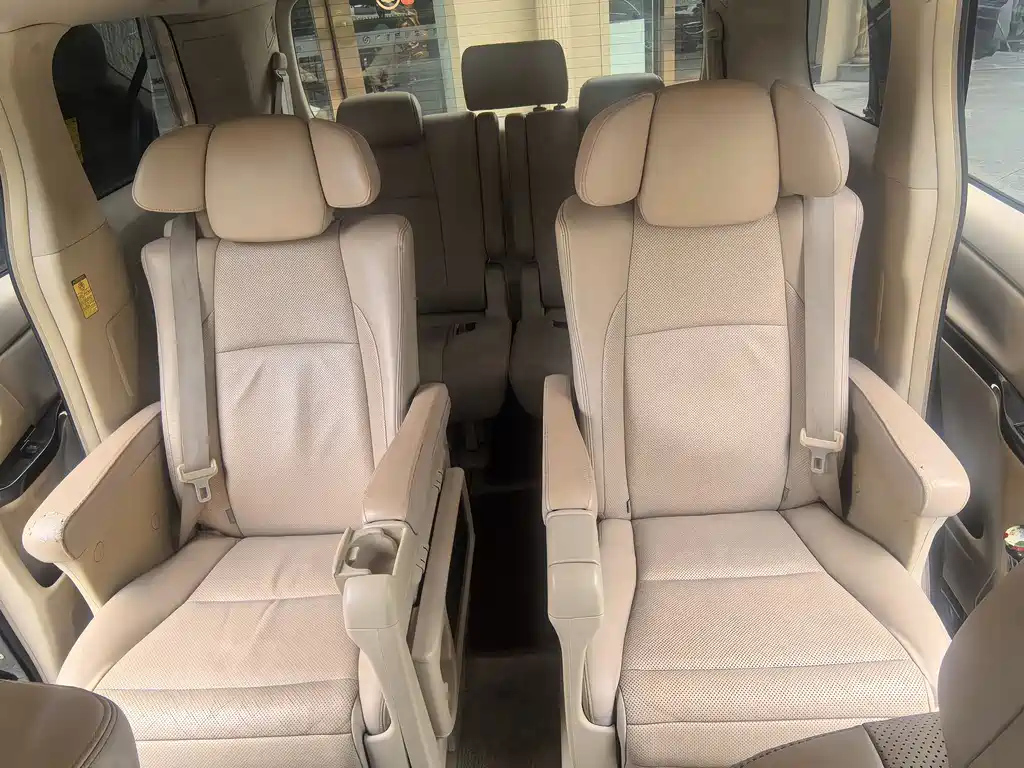TOYOTA ALPHARD 2012