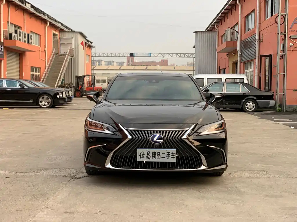 LEXUS ES 2018