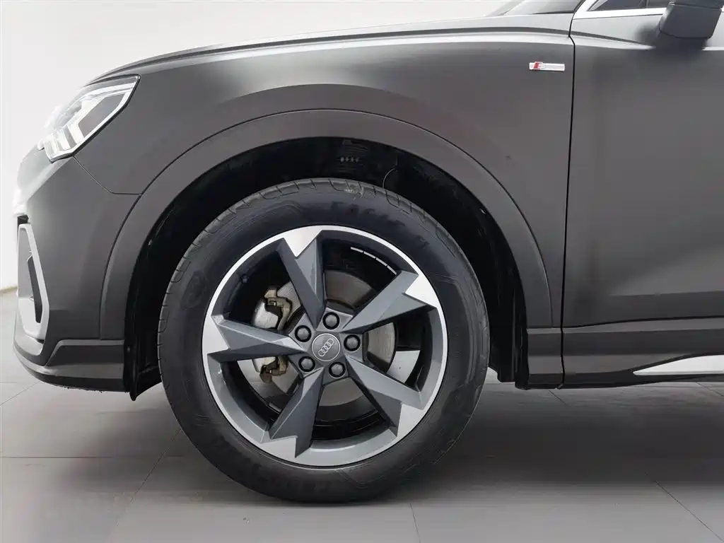 AUDI Q3 2019
