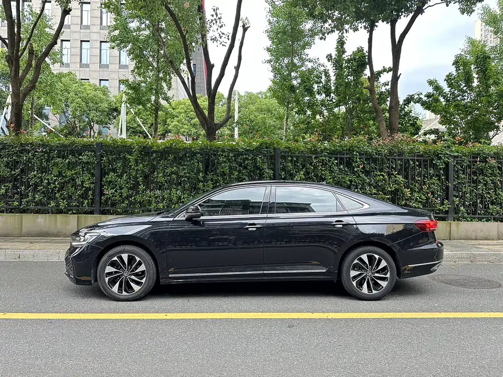VOLKSWAGEN PASSAT 2021