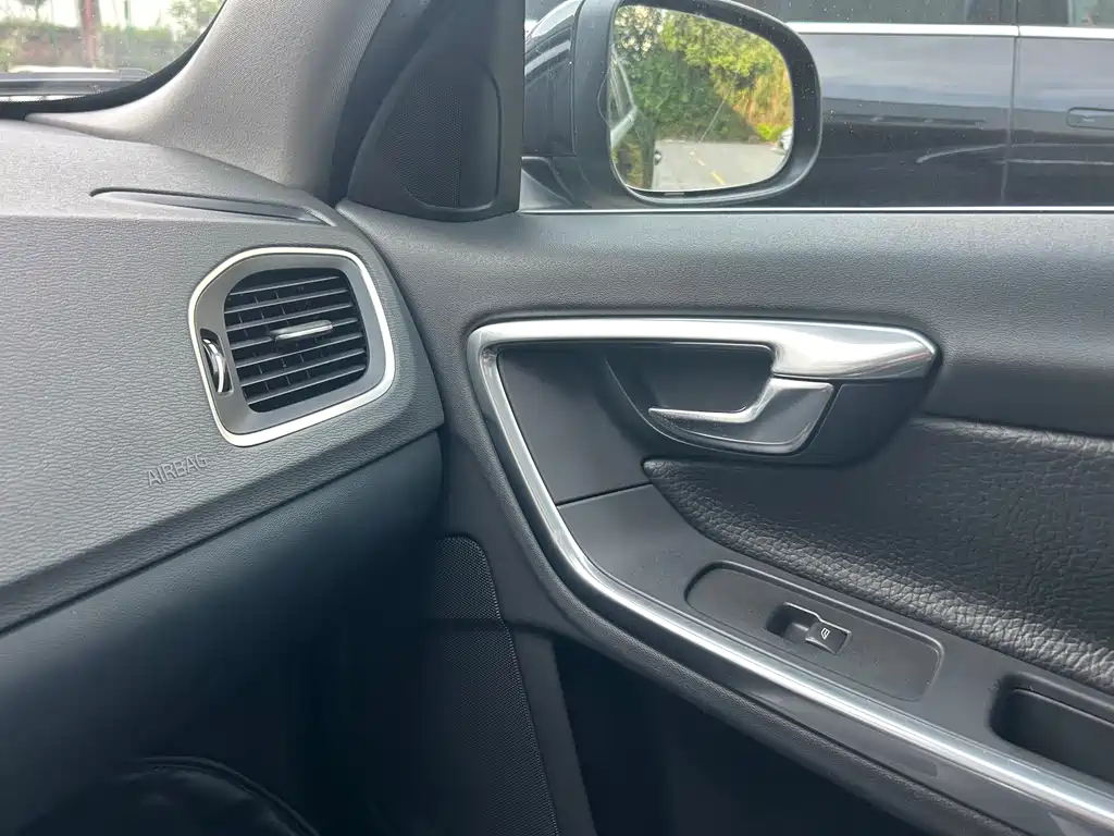 VOLVO V60 2013