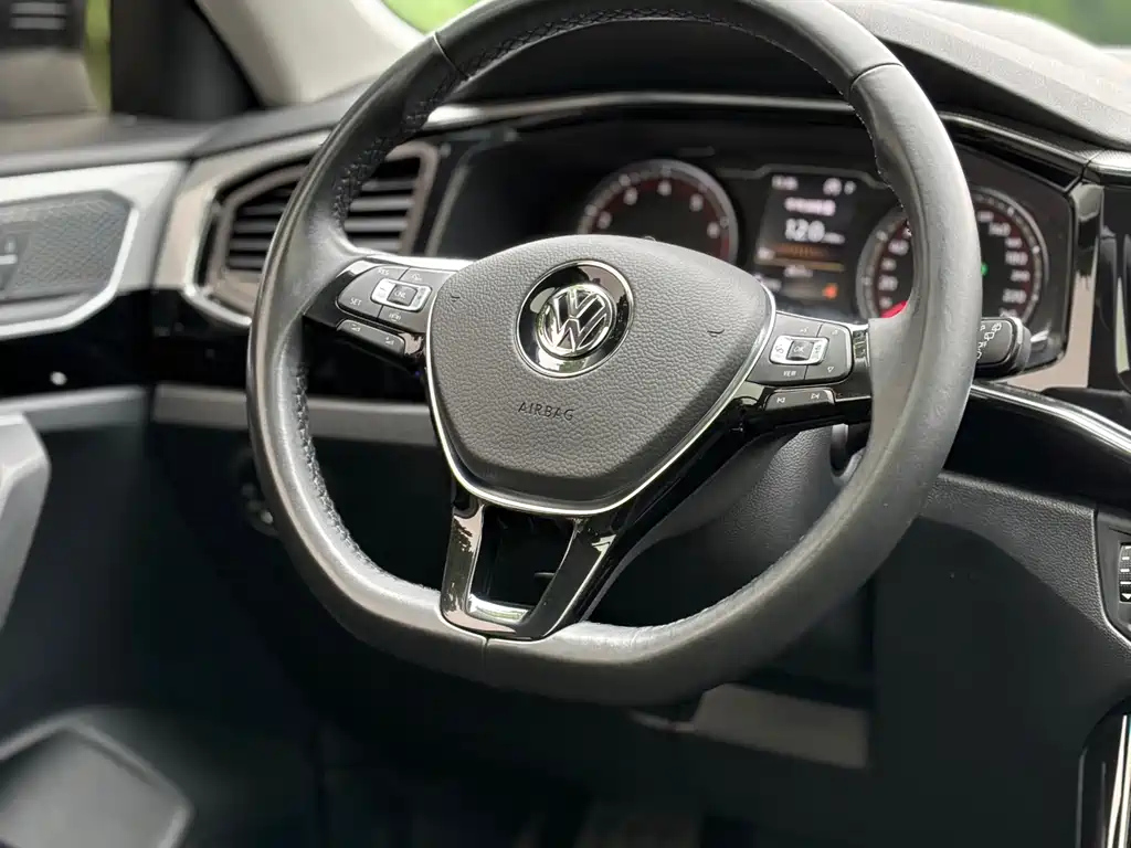 VOLKSWAGEN TAYRON 2019