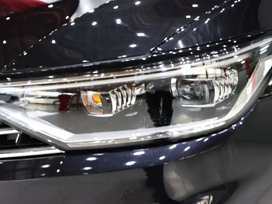 VOLKSWAGEN MAGOTAN 2023