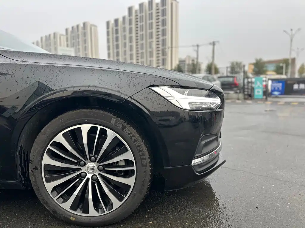 VOLVO S90 2022