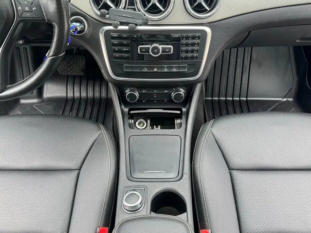 MERCEDES BENZ GLA 2015