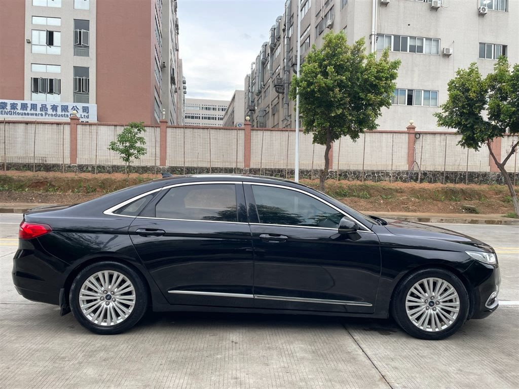 FORD TAURUS 2017