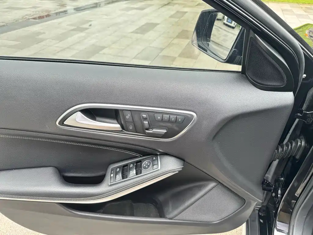 MERCEDES BENZ GLA 2015