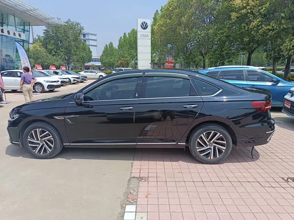 VOLKSWAGEN LAVIDA 2023