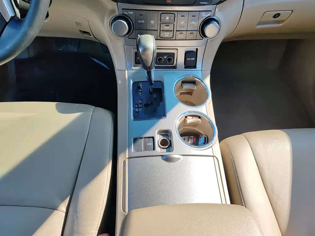 TOYOTA HIGHLANDER 2012