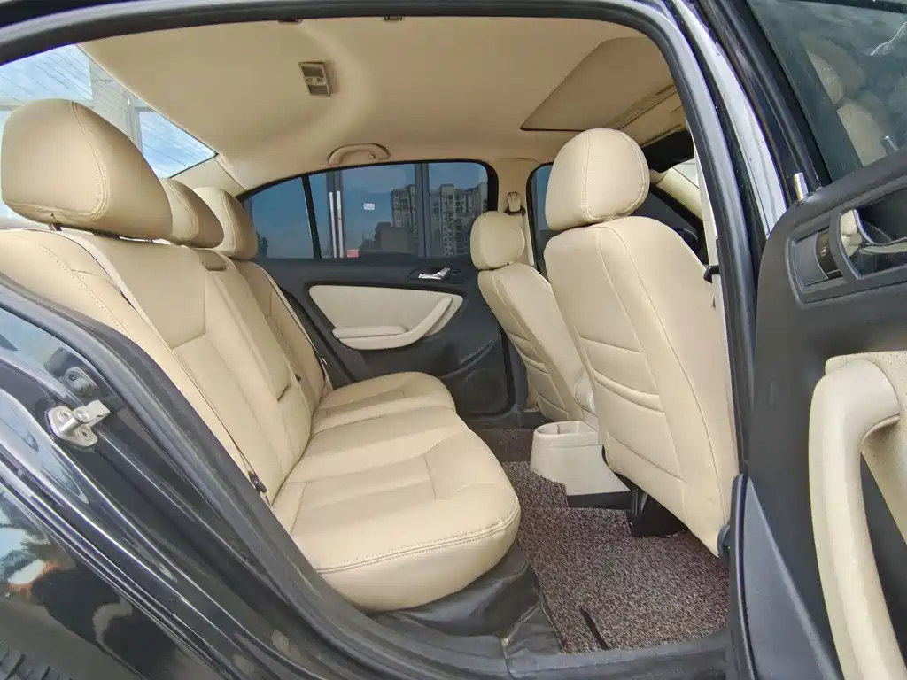 VOLKSWAGEN LAVIDA 2012