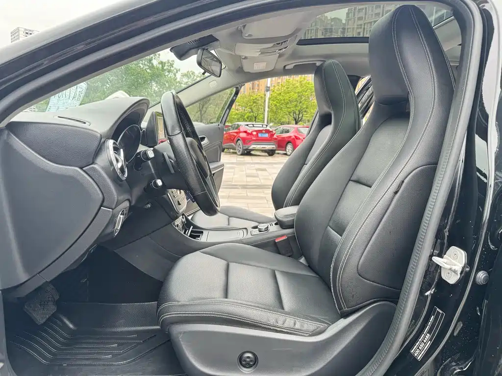 MERCEDES BENZ GLA 2015