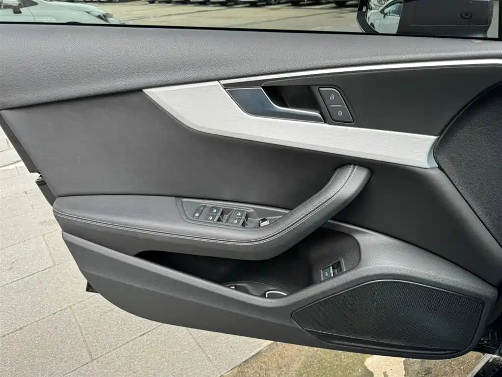AUDI A4L 2022