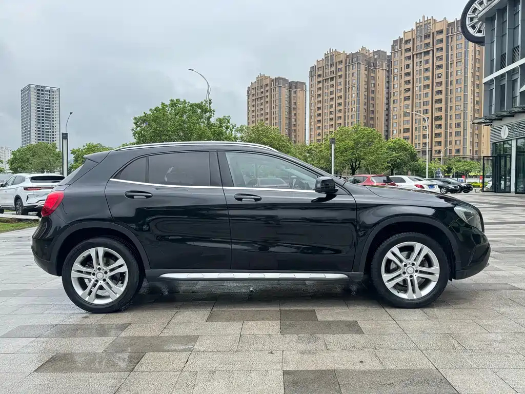 MERCEDES BENZ GLA 2015