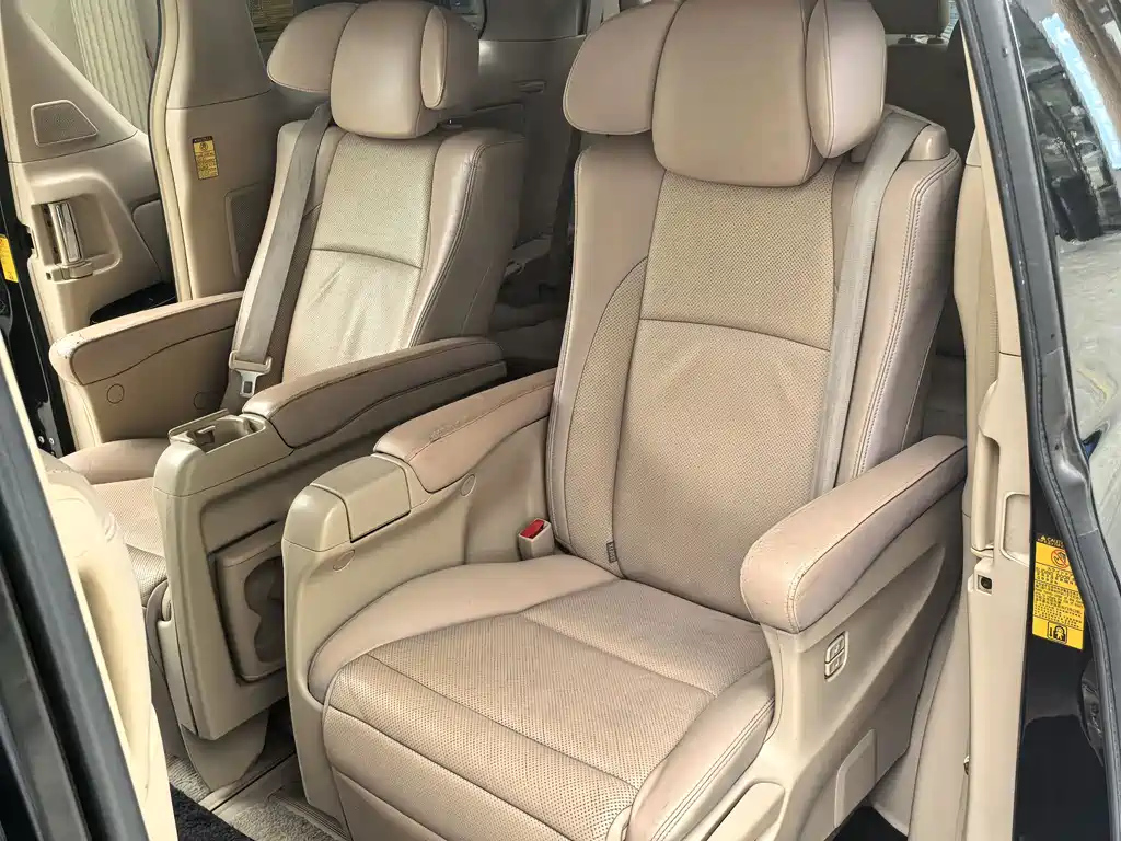 TOYOTA ALPHARD 2012