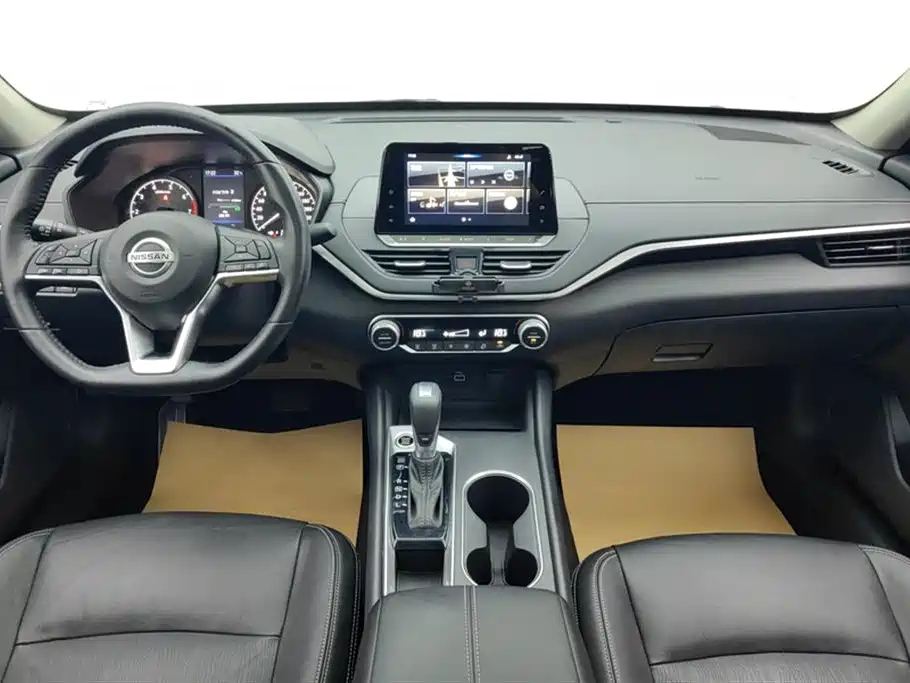 NISSAN TEANA 2020