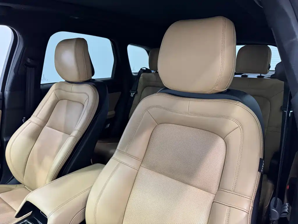 LINCOLN ADVENTURER 2020