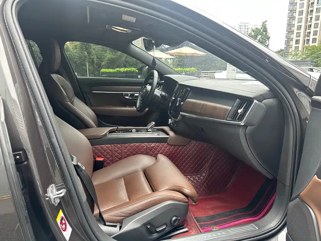 VOLVO S90 2022