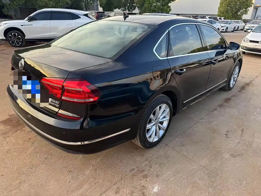 VOLKSWAGEN PASSAT 2017