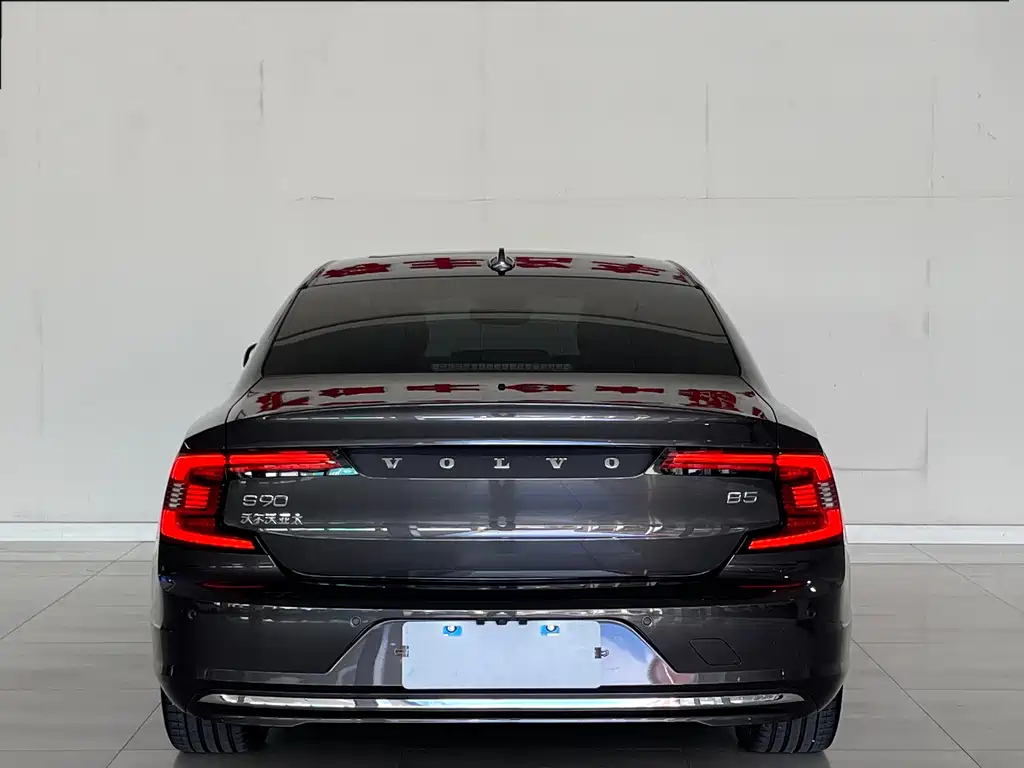 VOLVO S90 2023