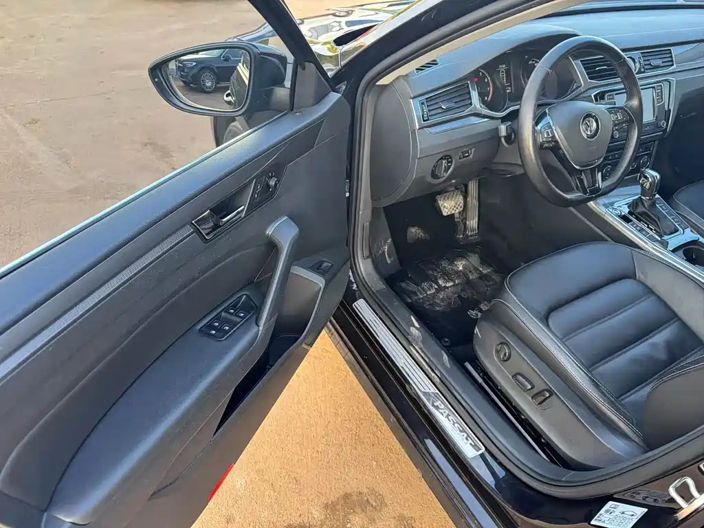 VOLKSWAGEN PASSAT 2017