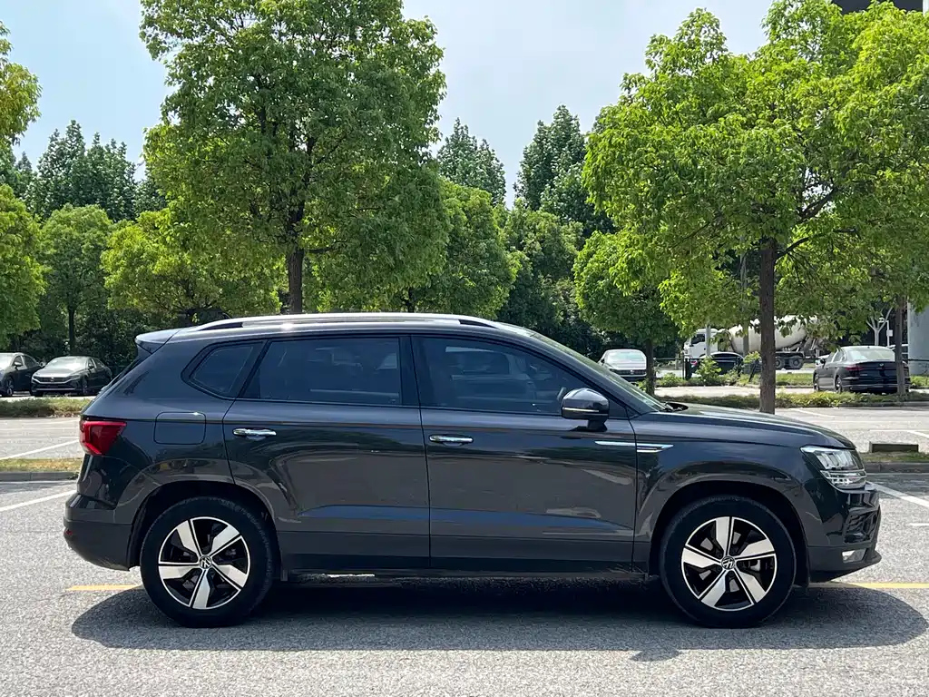VOLKSWAGEN THARU 2021