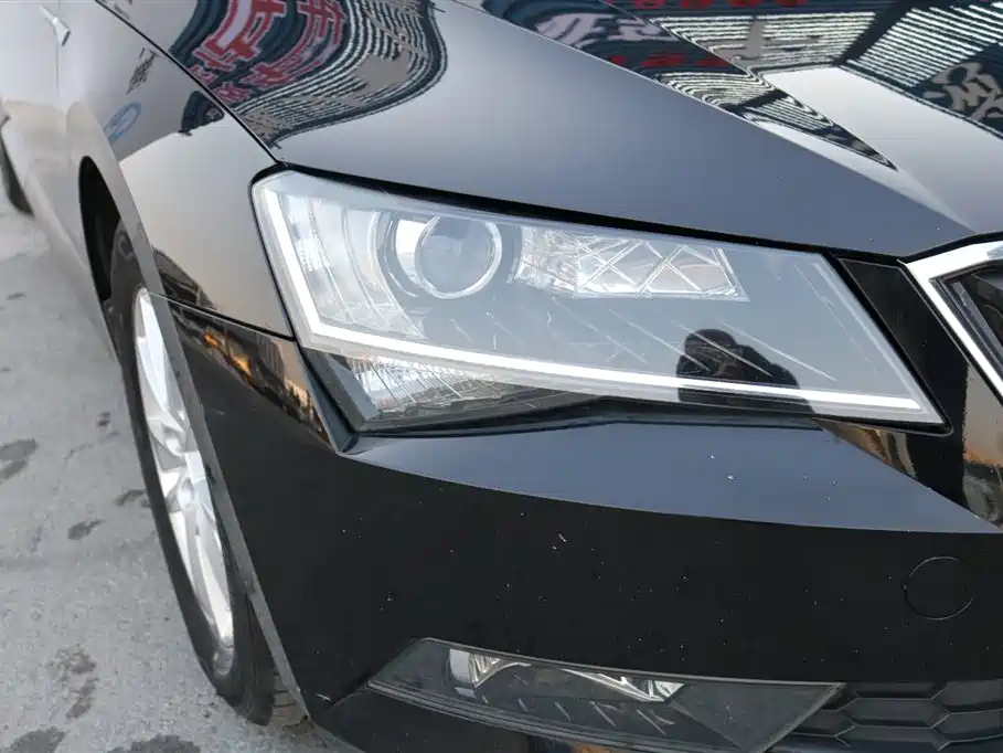 SKODA SUPERB 2019