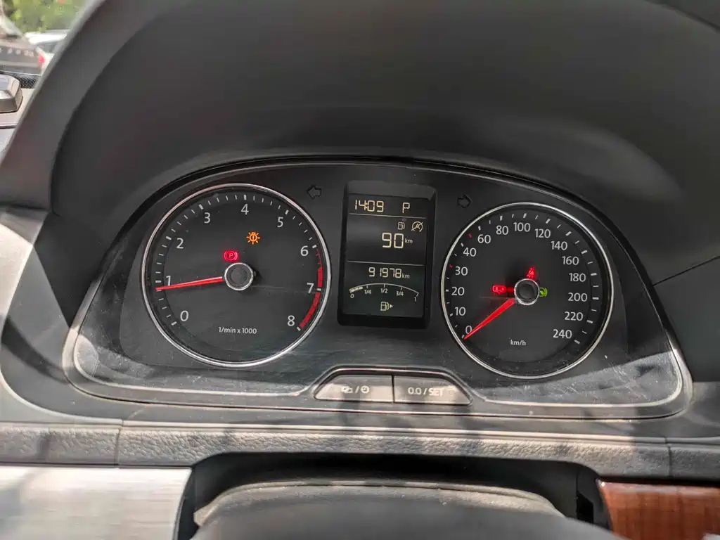 VOLKSWAGEN LAVIDA 2015