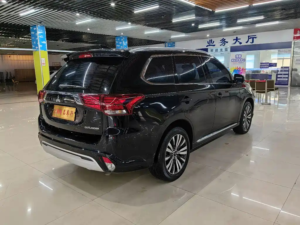 MITSUBISHI OUTLANDER 2021