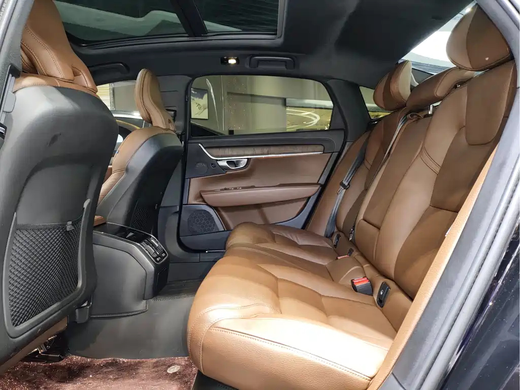 VOLVO S90 2023