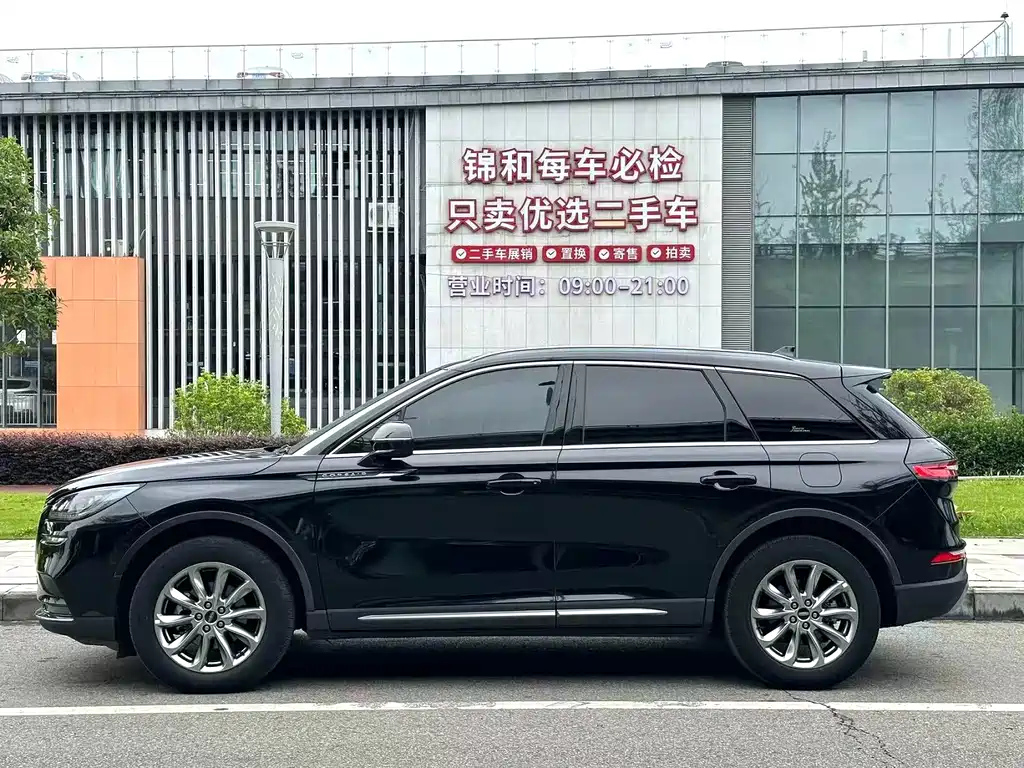 LINCOLN ADVENTURER 2021