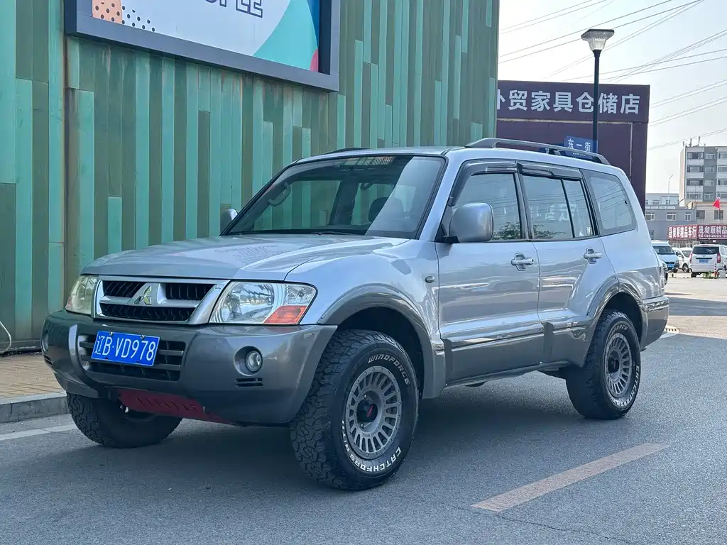 MITSUBISHI PAJERO 2011