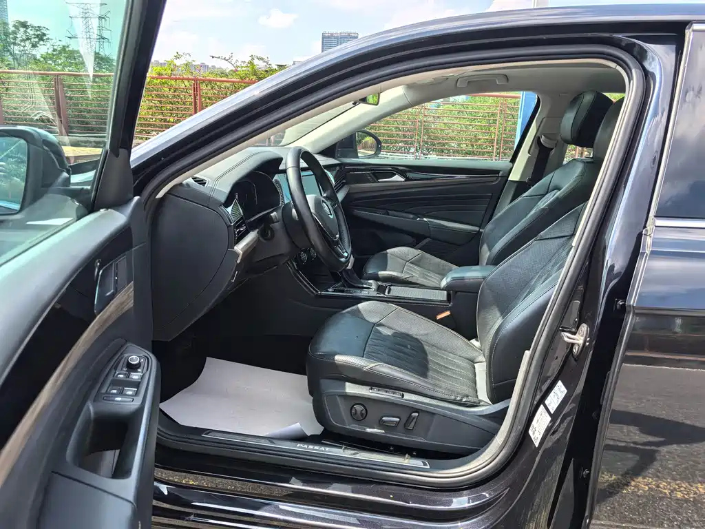 VOLKSWAGEN PASSAT 2020
