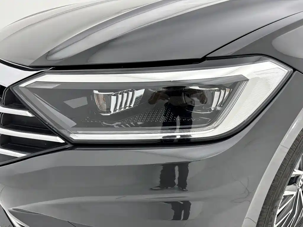 VOLKSWAGEN SAGITAR 2019