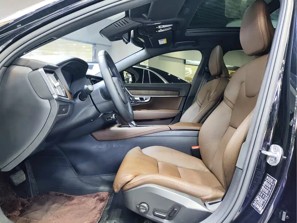 VOLVO S90 2023