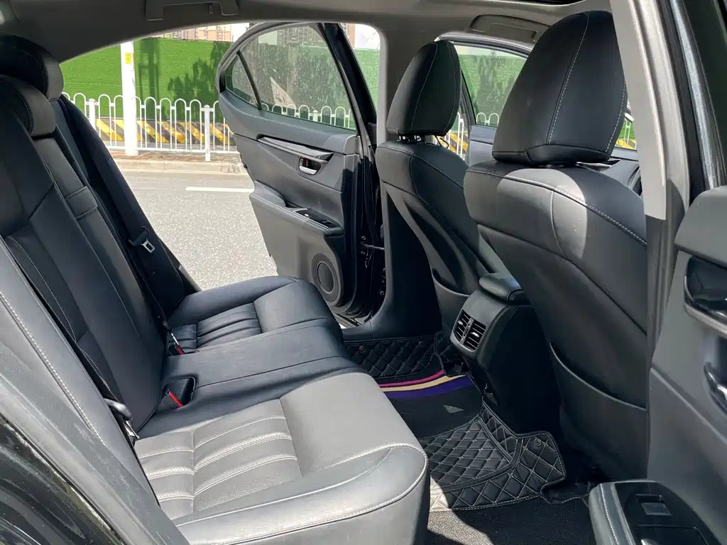 LEXUS ES 2015