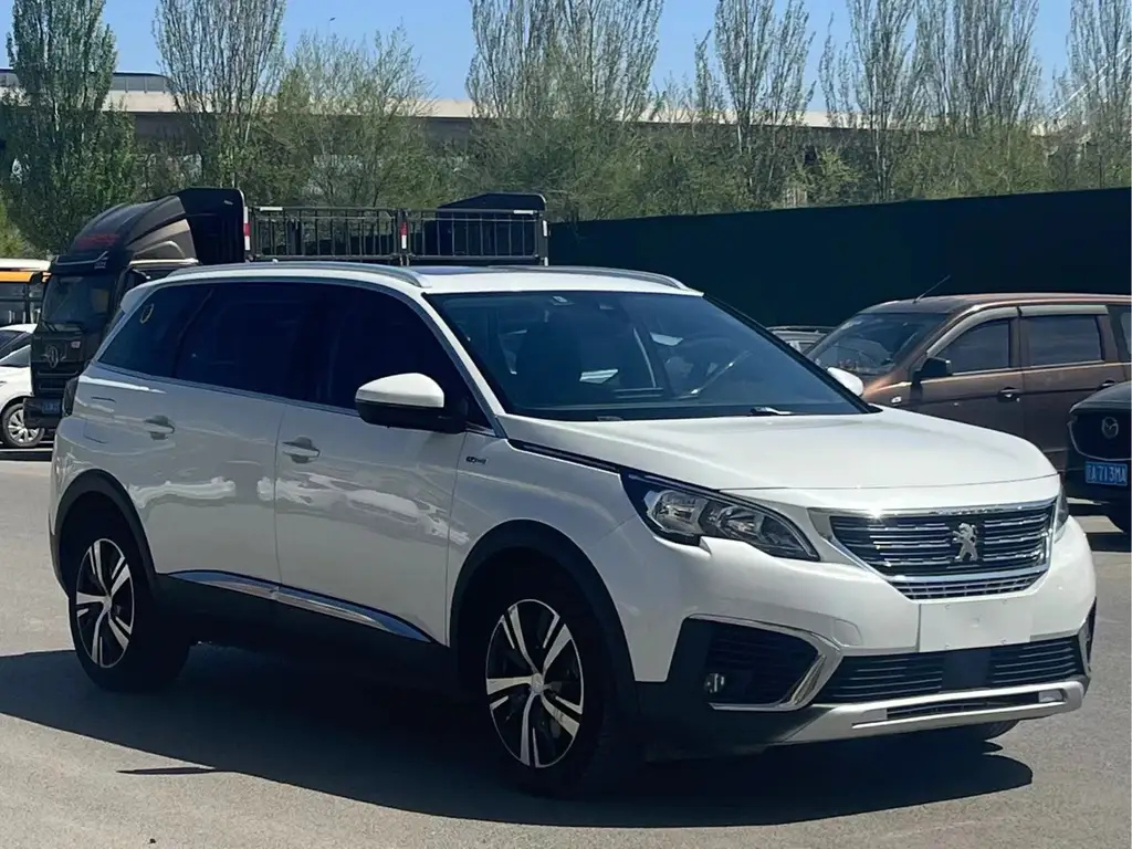 PEUGEOT 5008 2017