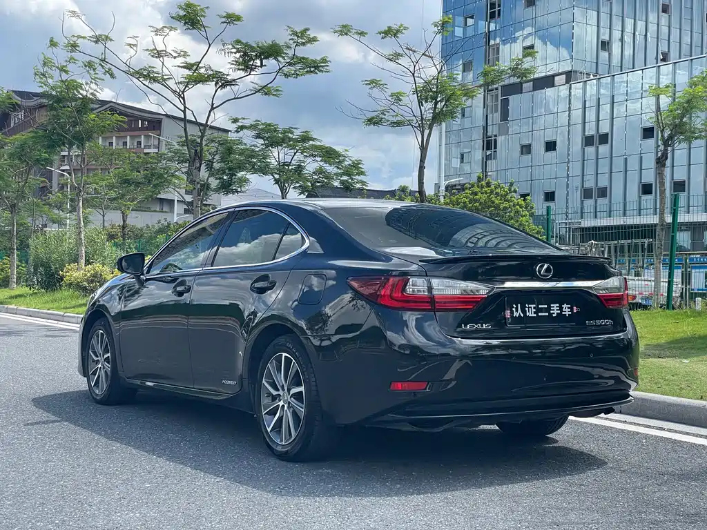 LEXUS ES 2015